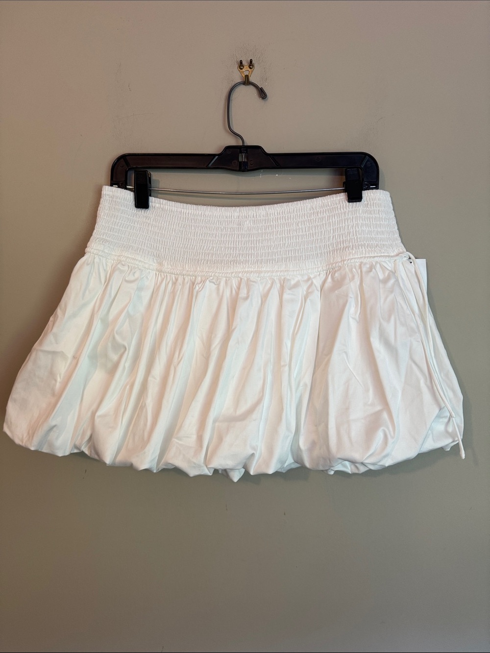 NWOT- BP Bubble Hem Mini Skirt, White, size large
